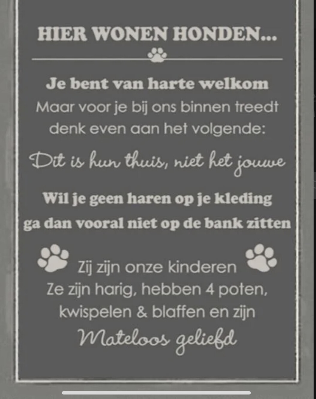 Tekstbordje hier wonen honden