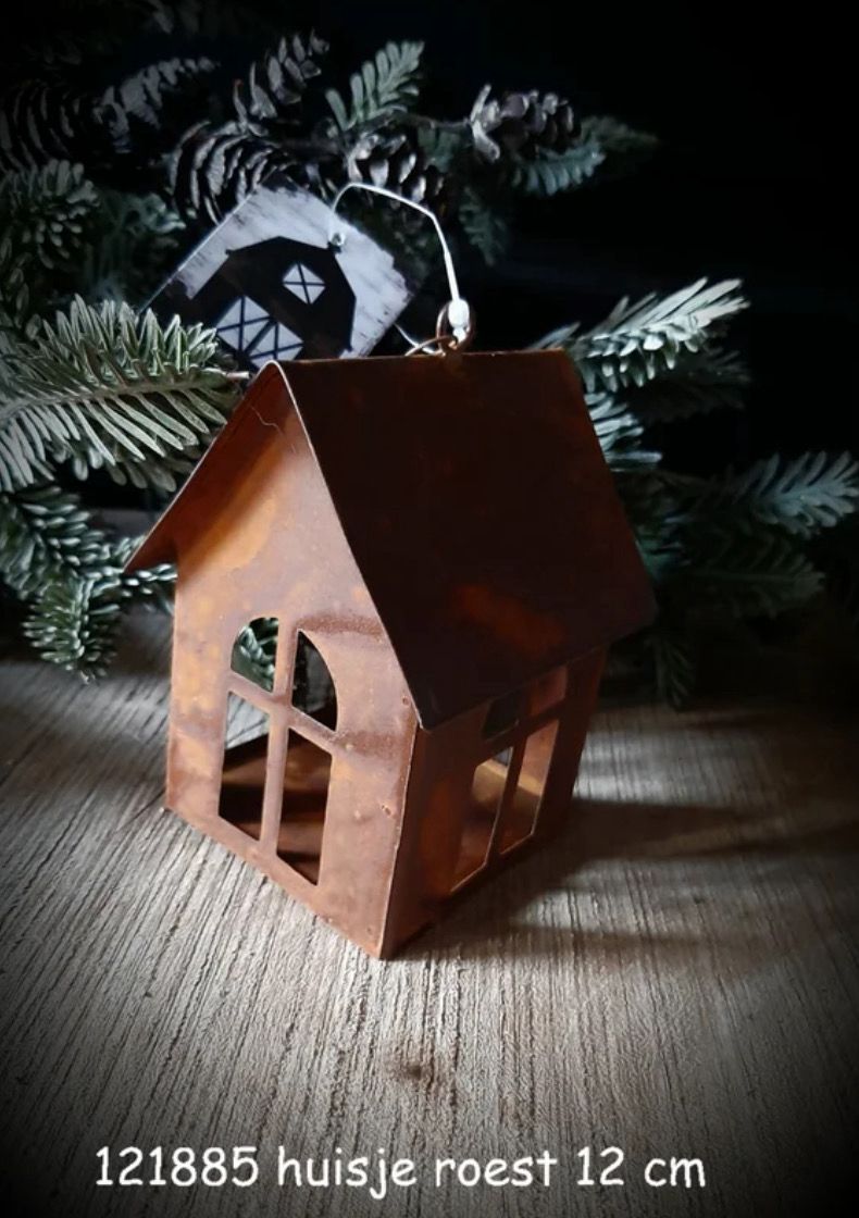 Roest huisje met grote ramen 13 cm hoog -20%