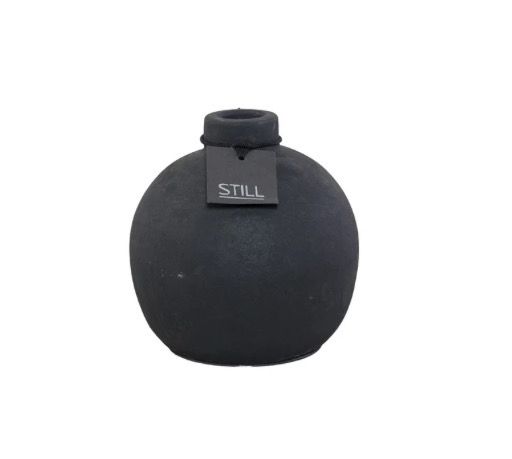 Still Black vaasje met smalle hals Afmetingen Ca. 16,5 L x 16,5 B x 15,5 H cm