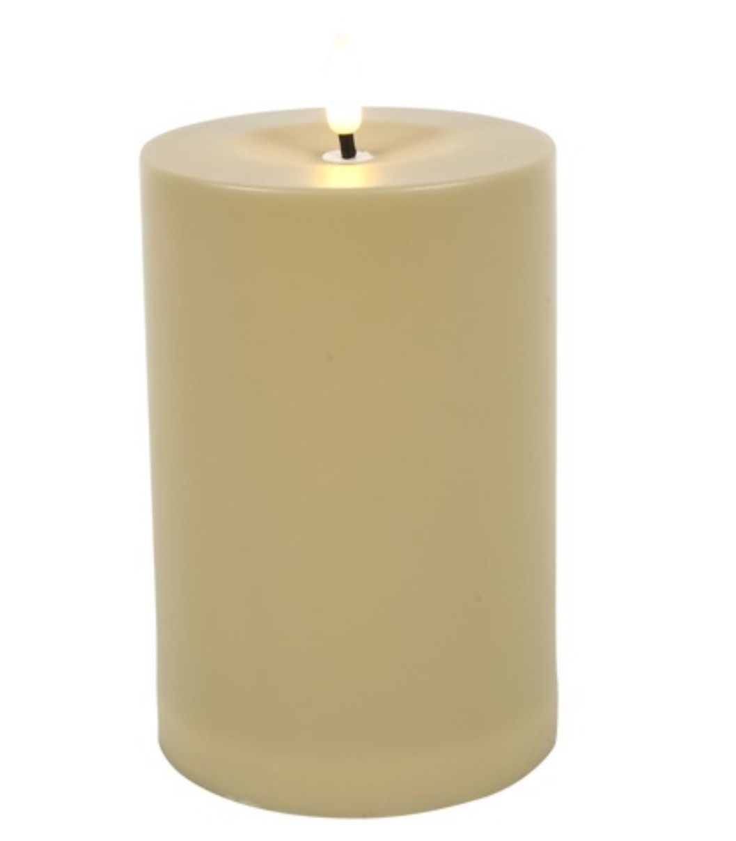 Beige stompkaars outdoor