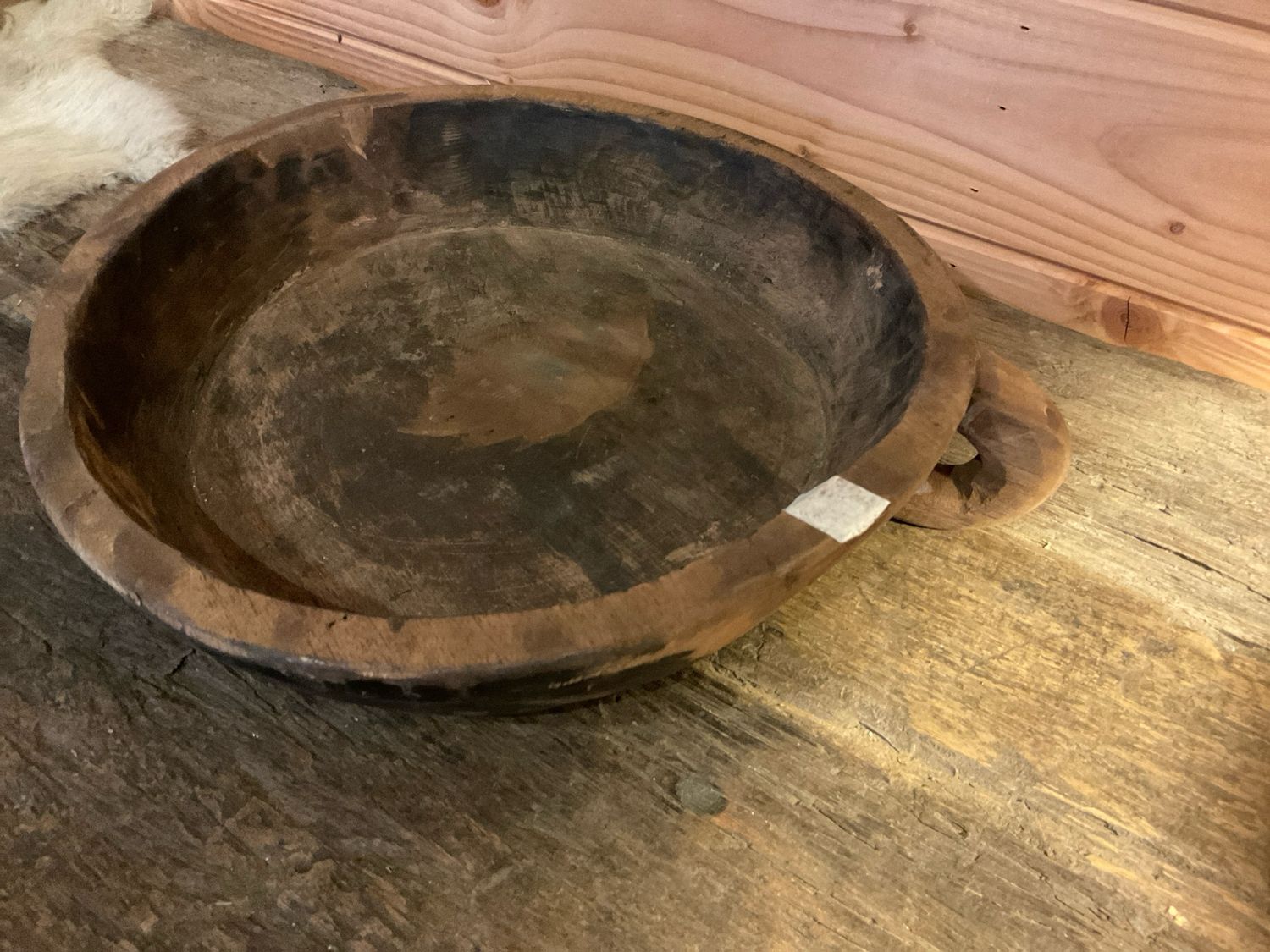 Houten schaal met handvat