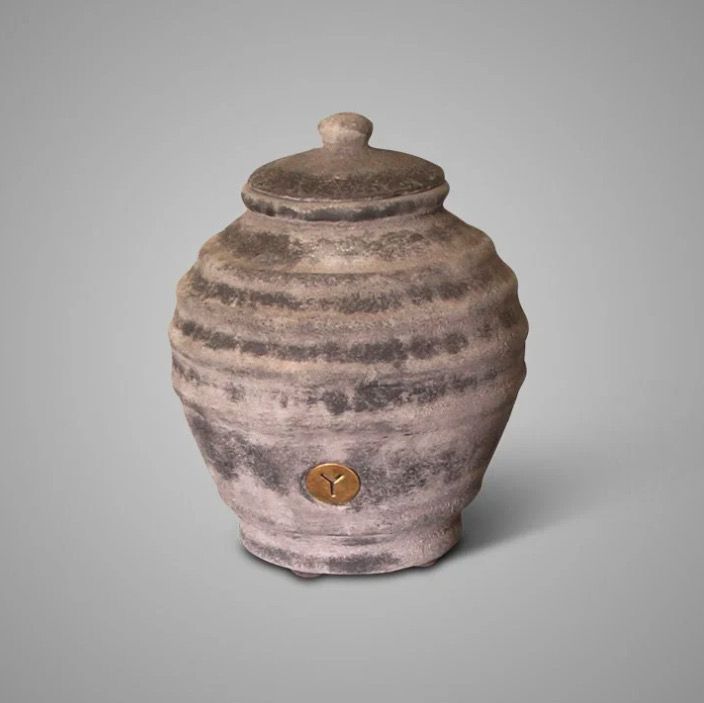 Pot met deksel hoogte26cm doorsnede 21cm