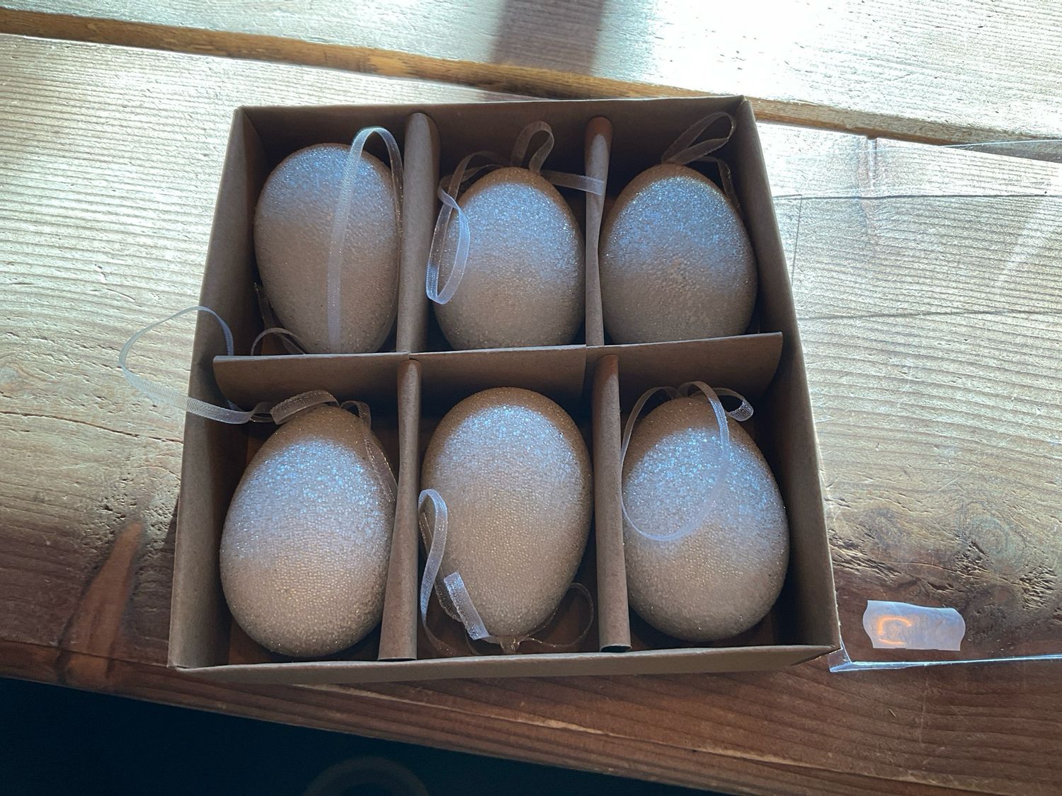 Witte eitjes met lintje (6)