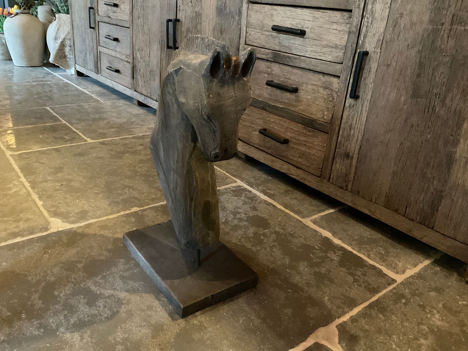 Handgemaakte paardenkop op voet 30x20x50cm