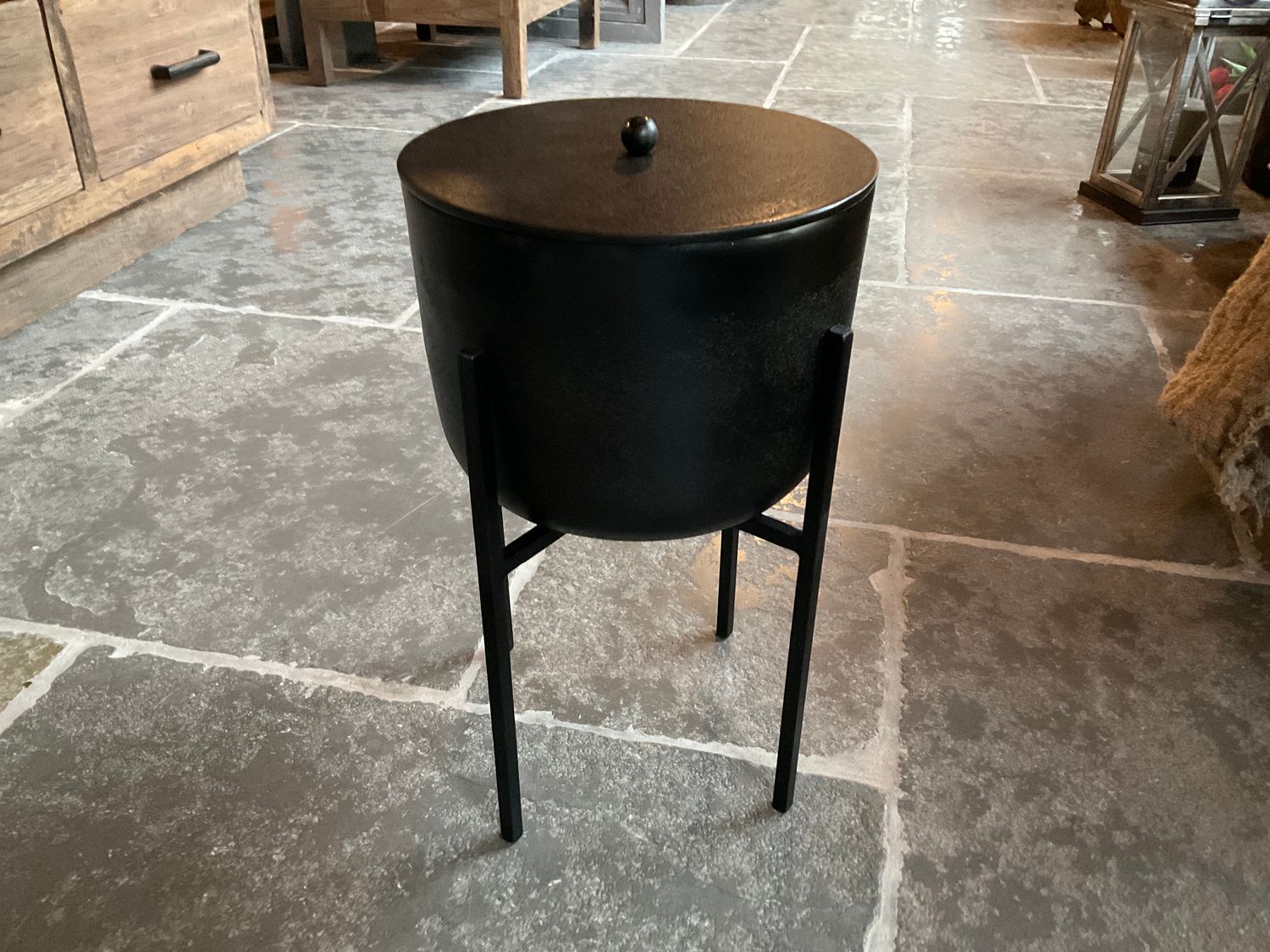 Geurkaars in pot op standaard 24x19cm (klein)