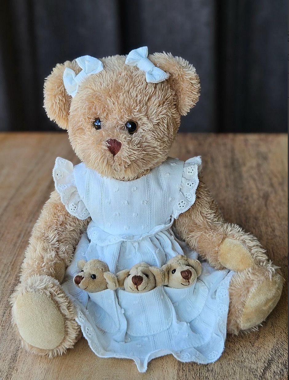 Berenmeisje met baby’s