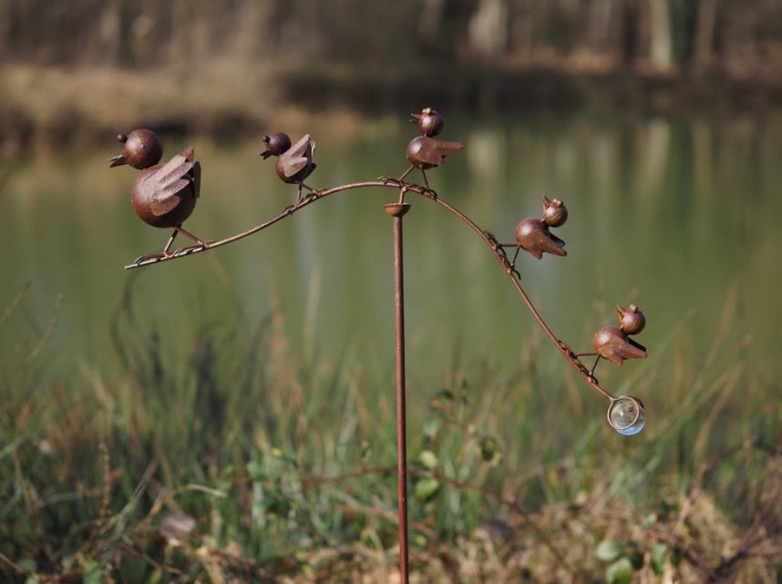 Tuinprikker kuikens