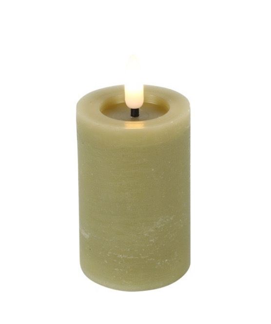 Beige kleine stompkaars 10x5 cm ook te bedienen met afstandsbediening en met AA batterijen