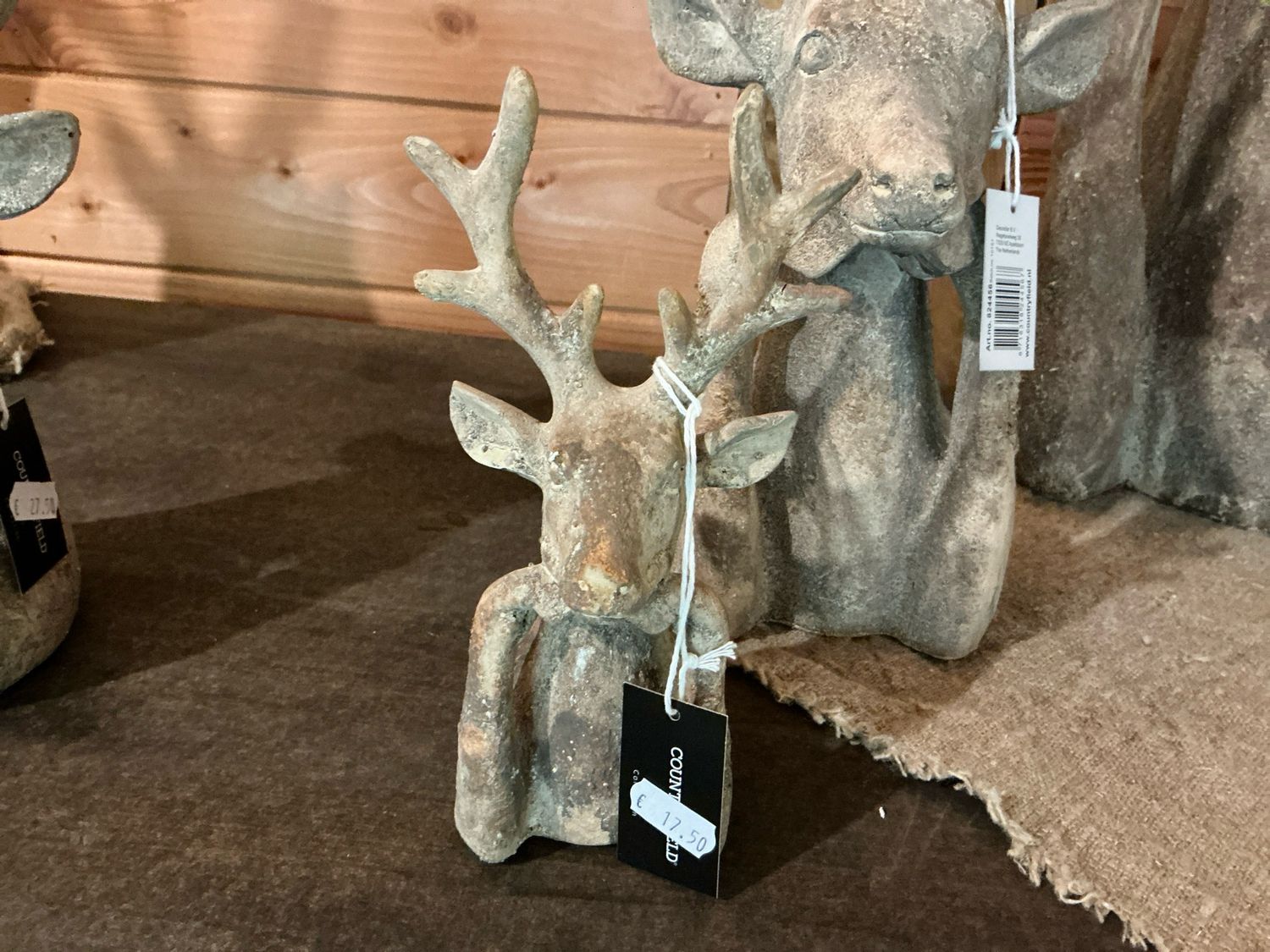 Hert met groot gewei 20cm hoog