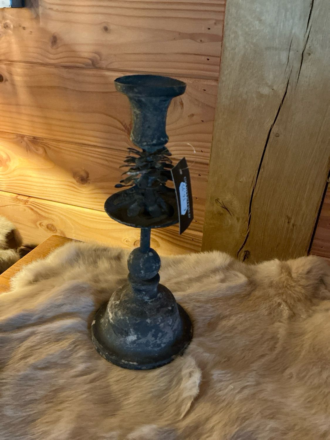 Kandelaar met dennenappel 23cm