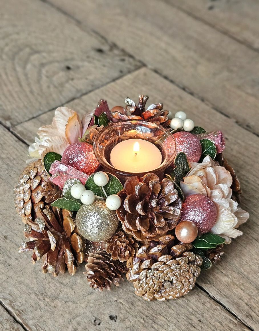 Kerststukje met roze 20cm