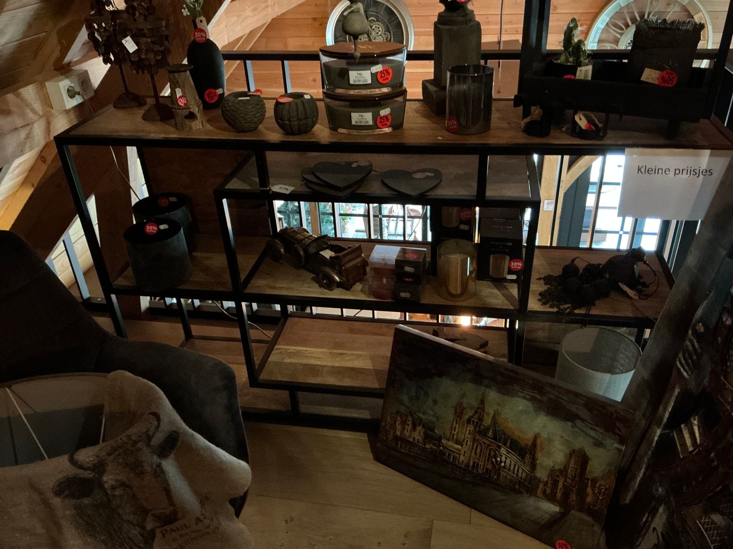 Sidetable met onderverdelingen in hout afgewerkt met metaal 150x35x90cm