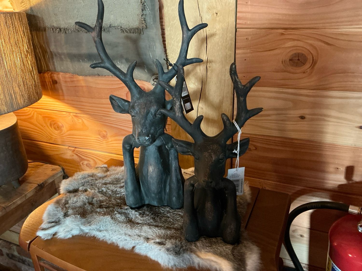 Hertenkop met poten onder kin 30x11cm