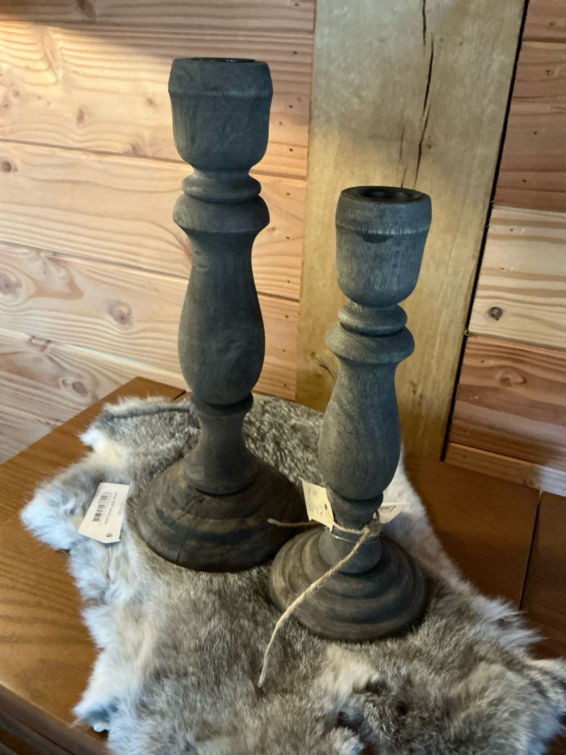 Set van 2 kandelaren in hout 25 &amp;30cm hoog