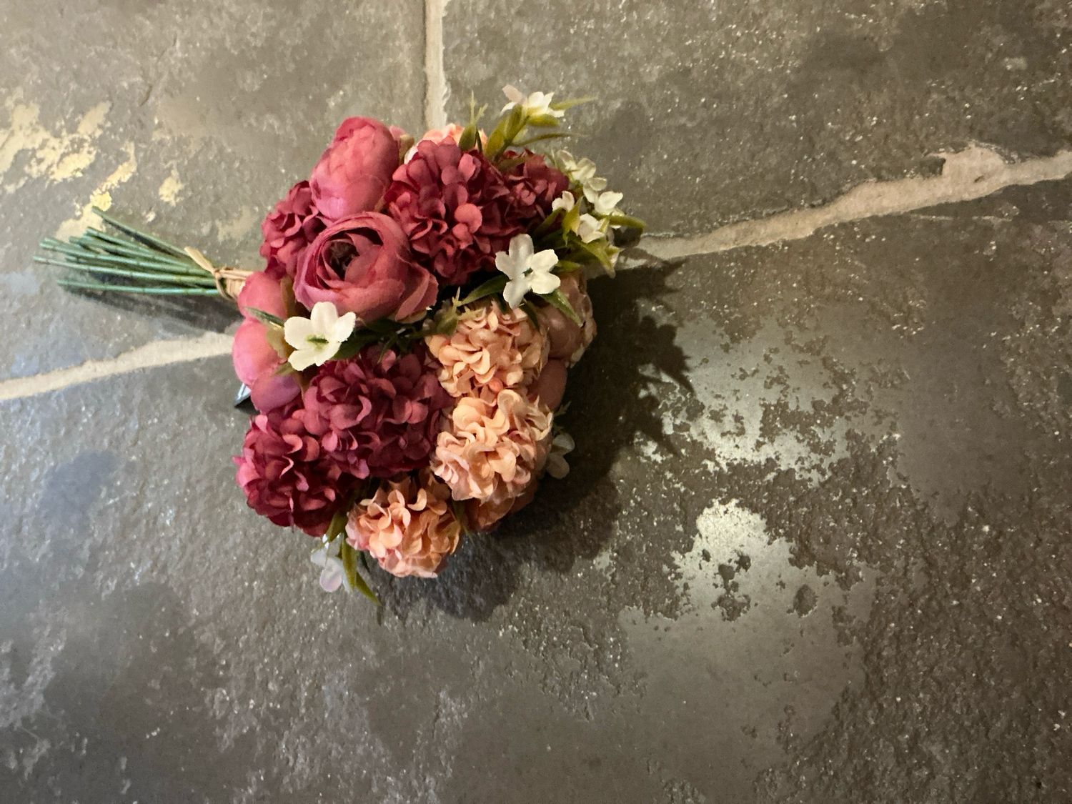 Kunstboeket donker roos