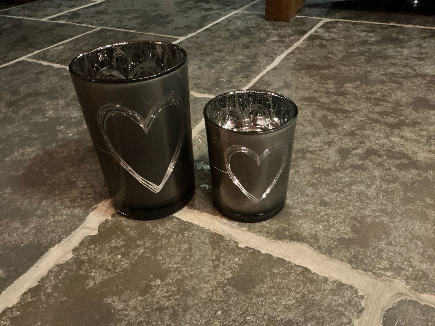 Theelicht grijs met hart 12x18cm