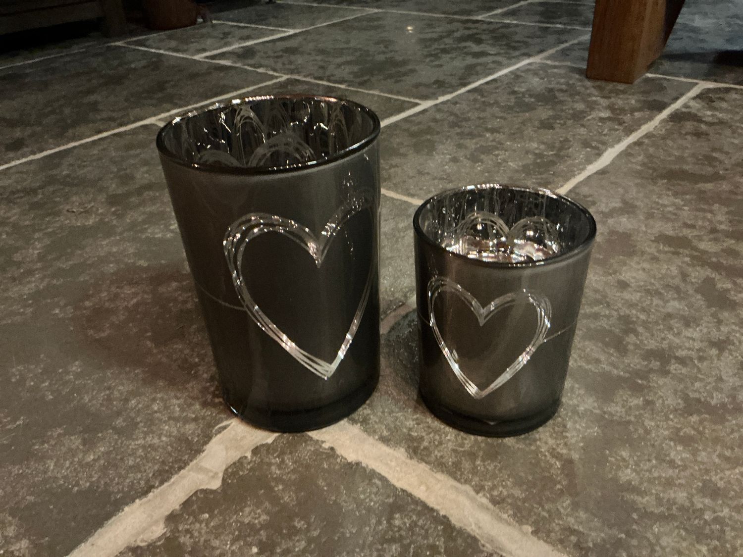 Theelicht grijs met hart 9,5x12cm