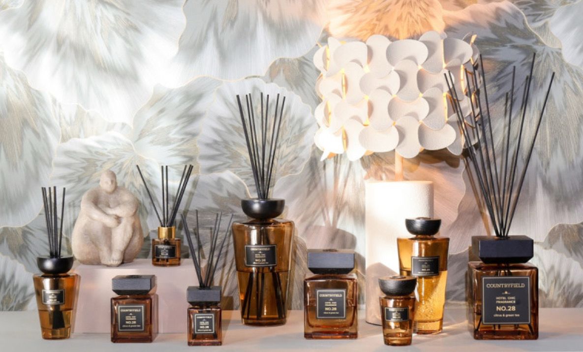 Geurstokjes hotel chic floral &amp; sandalwood 500ml ronde fles