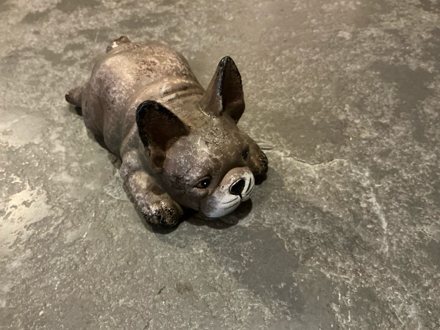 Liggende hond 8x15cm