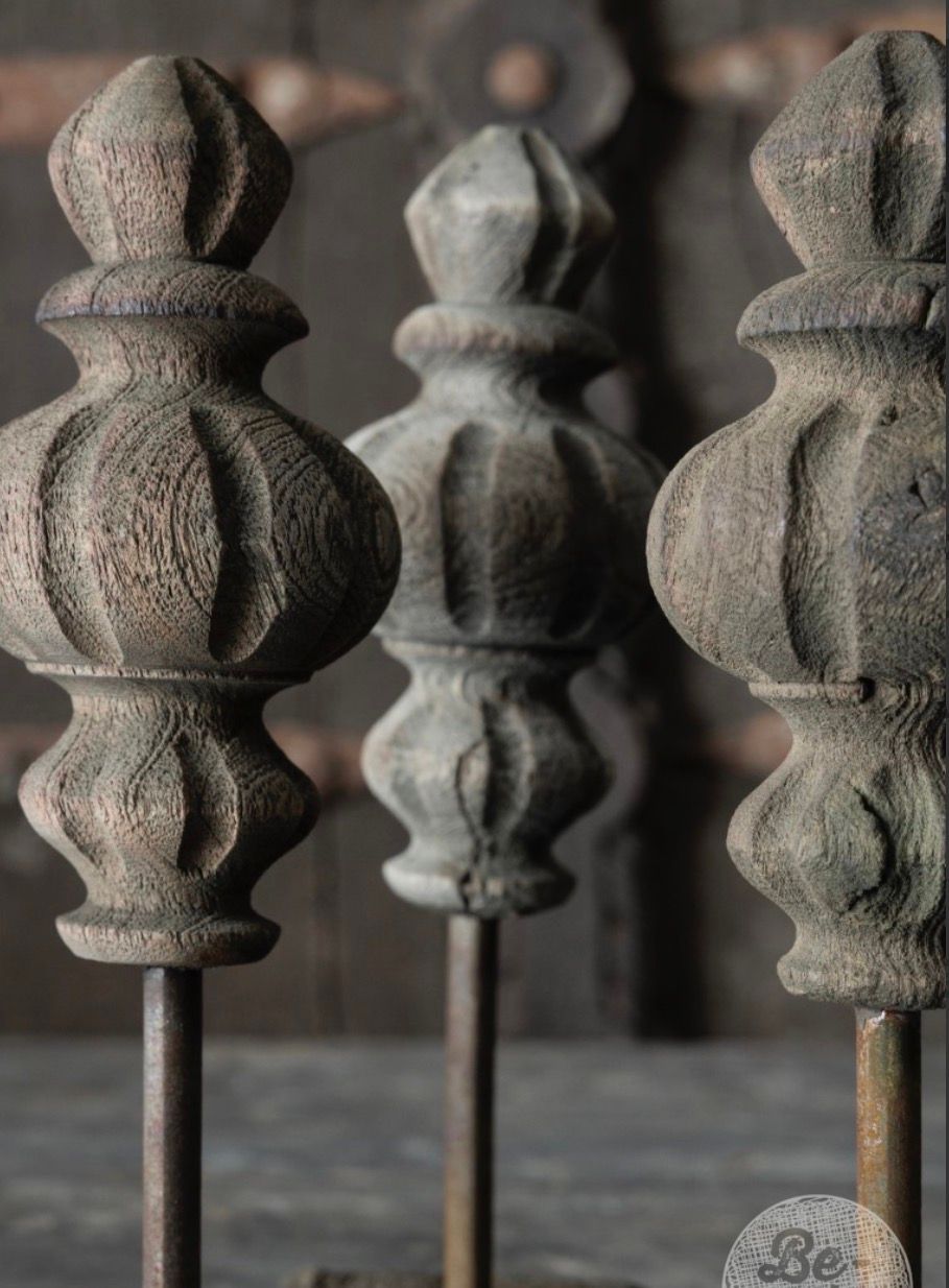 Pinakel staande Afmeting ca. (HxBxD) 25x7x7 cm