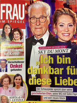 FRAU IM SPIEGEL D #25050