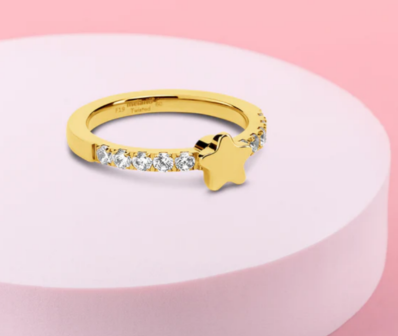 Melano Twisted Star Cookie Ring