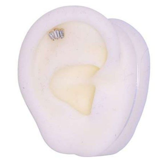Labret/helix/tragus piercing in goud Titanium 3 steentjes
