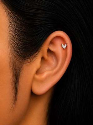 Labret/helix/tragus piercing vlinder met witte kristallen