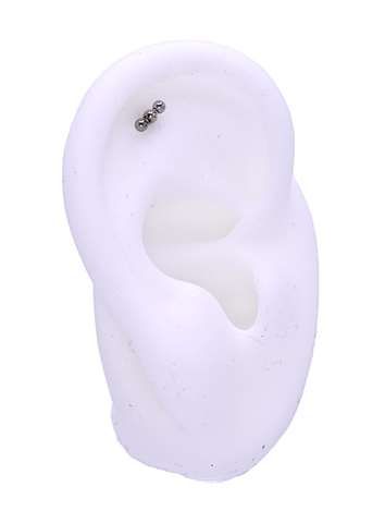 Labret/helix/tragus piercing met 3 bolletjes