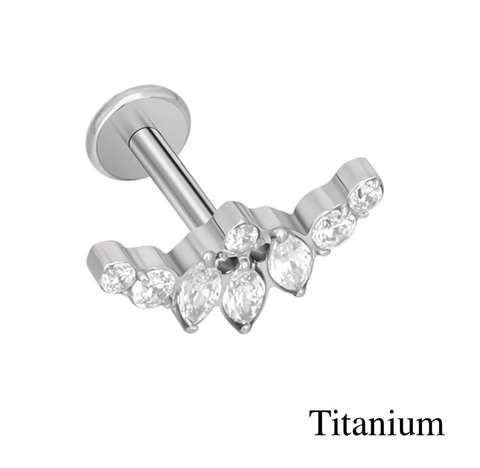 Helix/tragus piercing in titanium F136 met 8 witte kristallen