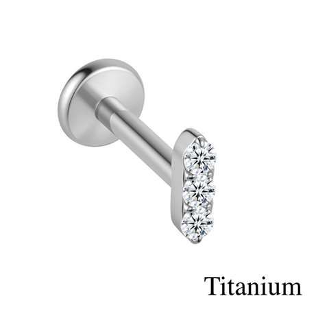 Helix/tragus piercing in titanium motief met 3 kristallen