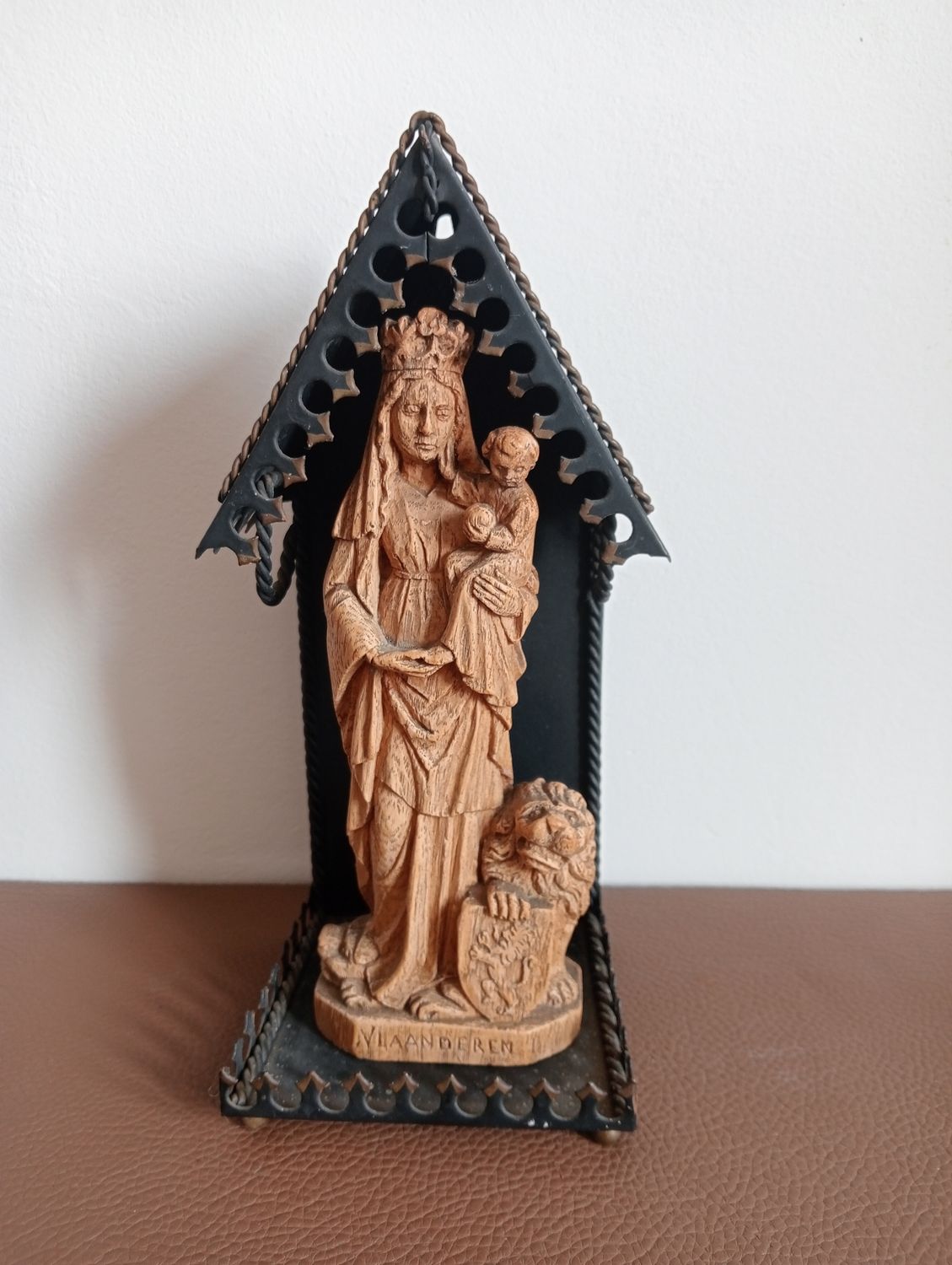 Marie avec Jésus dans la chapelle - Flandre (2) - Antique - Métal, Résine - 1940-1950