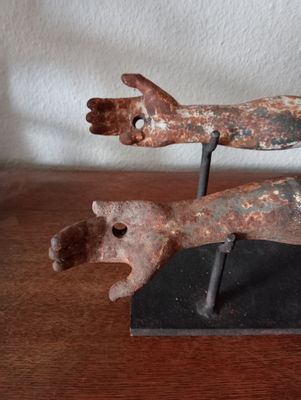 Antiek gietijzeren decoratieve religieuze Christusarmen