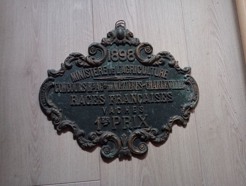French cast iron prize shield 1898 - Concours Général Agricole Charleville French cast iron prize shield 1898 - Concours Général Agricole Charleville