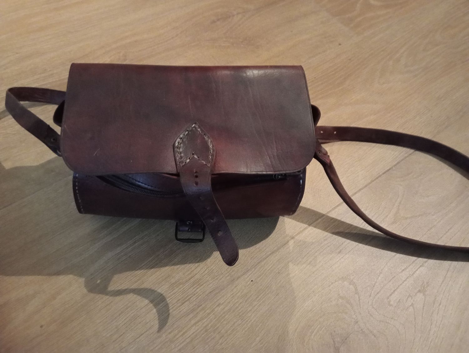 Sac à main authentique en cuir, boîte aux lettres française