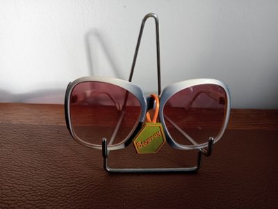 Vintage Oversized zonnebril - Jaren '70 - originele verpakking - Frankrijk - Blauw-wit Vintage Oversized zonnebril - Jaren '70 - originele verpakking - Frankrijk - Blauw-wit