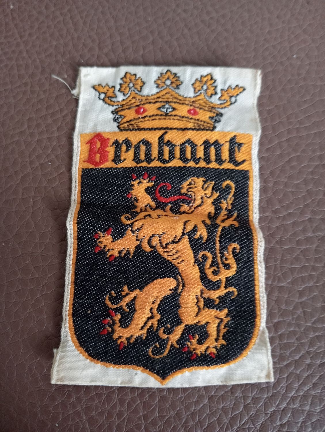 Brabant lion badge