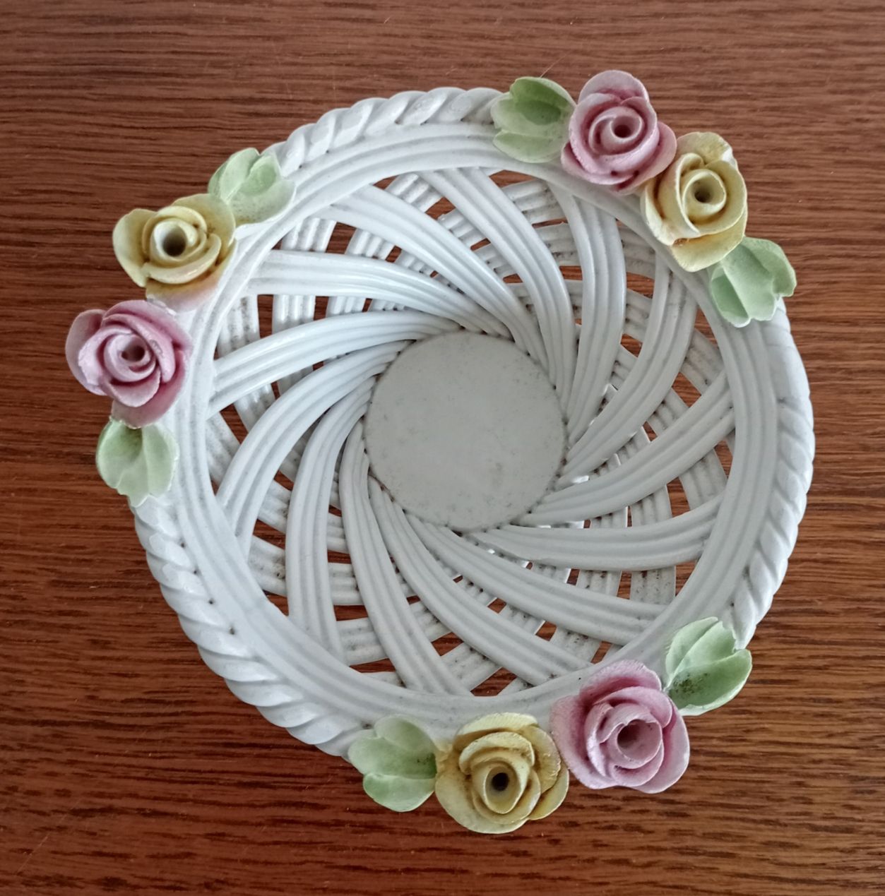 Petit panier en porcelaine - Italie - Nuova Capodimonte