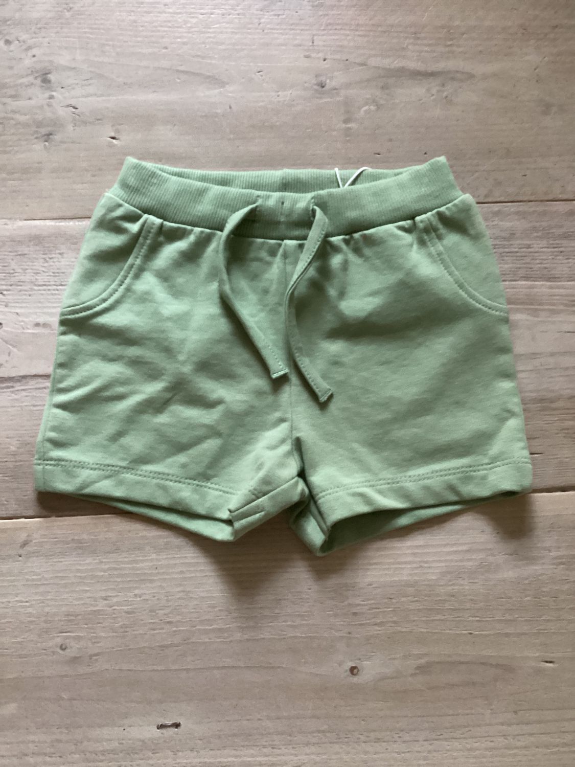 Shortje groen 74