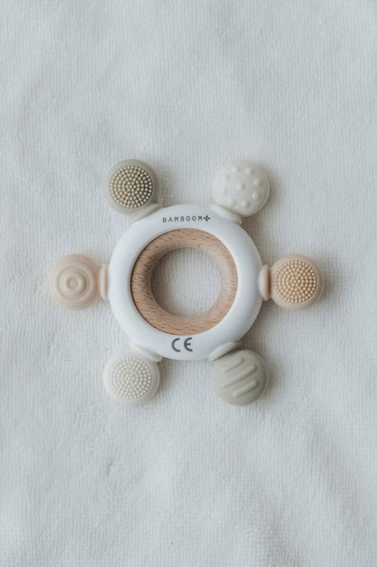 Bamboom Timone houten en siliconen bijtring - CREAM