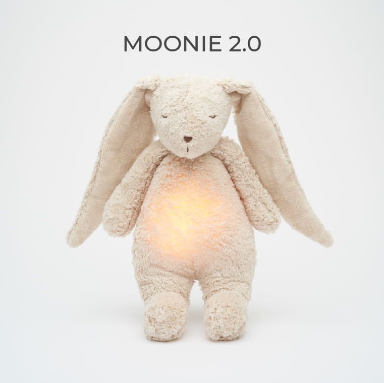MOONIE 2.0 SAND - ORGANISCHE HUMMENDE KONIJN MET LAMP