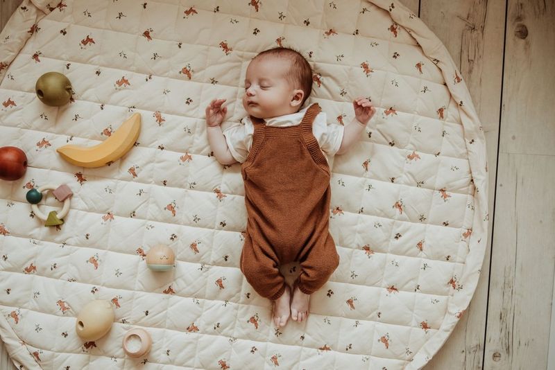 organic babyspeelkleed &amp; reistas - rabbit