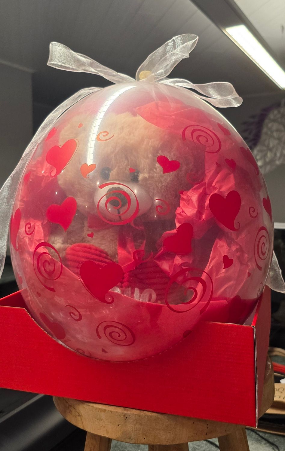Valentijns ballon met knuffel