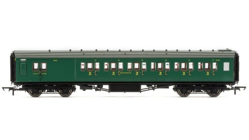 Hornby R4736 Maunsell brake third 3797 in SR malachite green