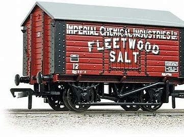Bachmann 33-179A 10 ton salt wagon 12 in "ICI / Fleetwood Salt" livery
