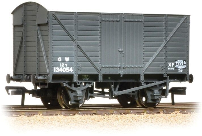 Bachmann 37-730C 12 Ton ventilated van 134054 in GWR grey