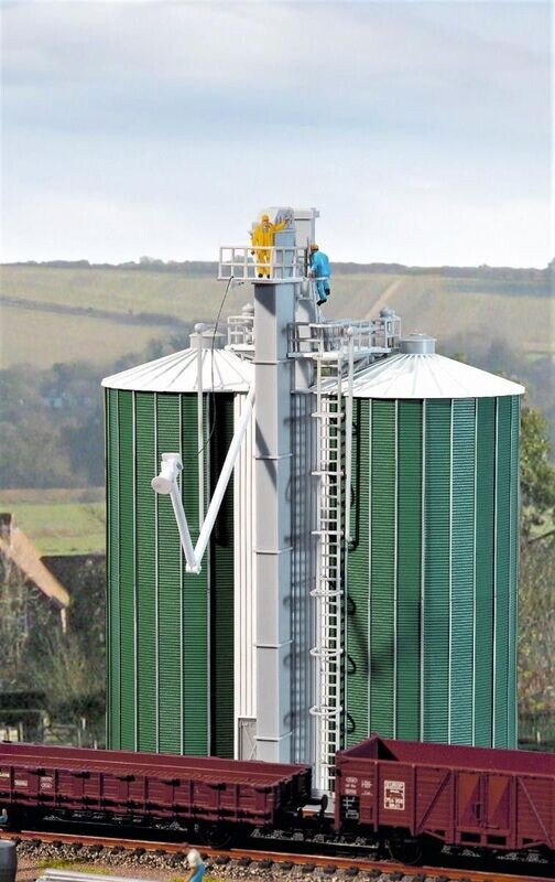 Gaugemaster GM427 Fordhampton Grain Silos Kit OO Scale