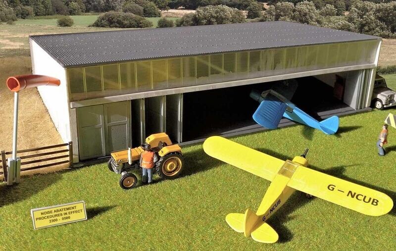 Gaugemaster GM445 Fordhampton Airfield Hangar Kit OO Scale