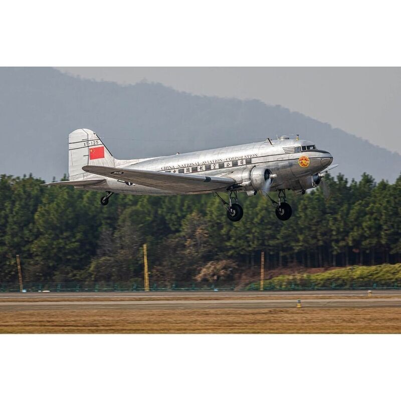 Trumpeter 05813 DC-3 CNAC 1:48 Scale Plastic Model Kit