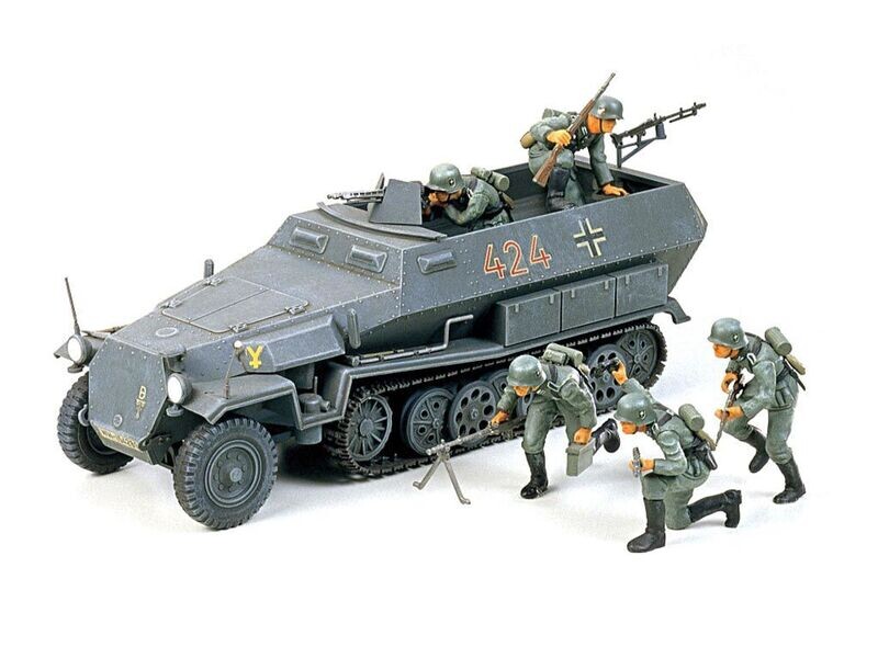 Tamiya 35020 German Hanomag SDKFZ 251/1 1:35 Scale Plastic Model Kit